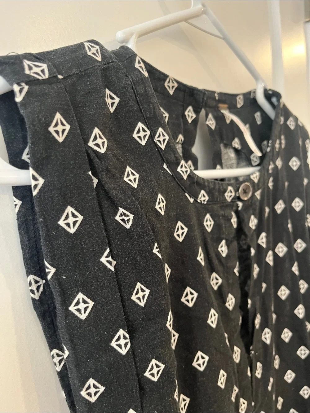 Free People Size XS Black Sleeveless Keyhole Romper w/White Diamond Print